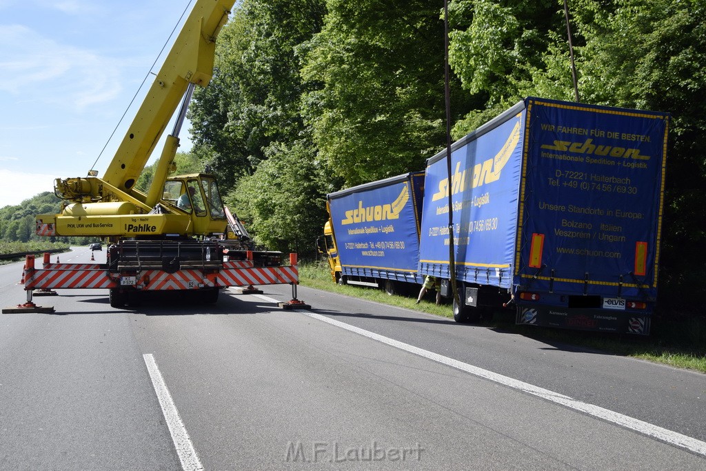 LKW in Boeschung A 3 Rich Frankfurt Hoehe Roesrath Lohmar P097.JPG - Miklos Laubert